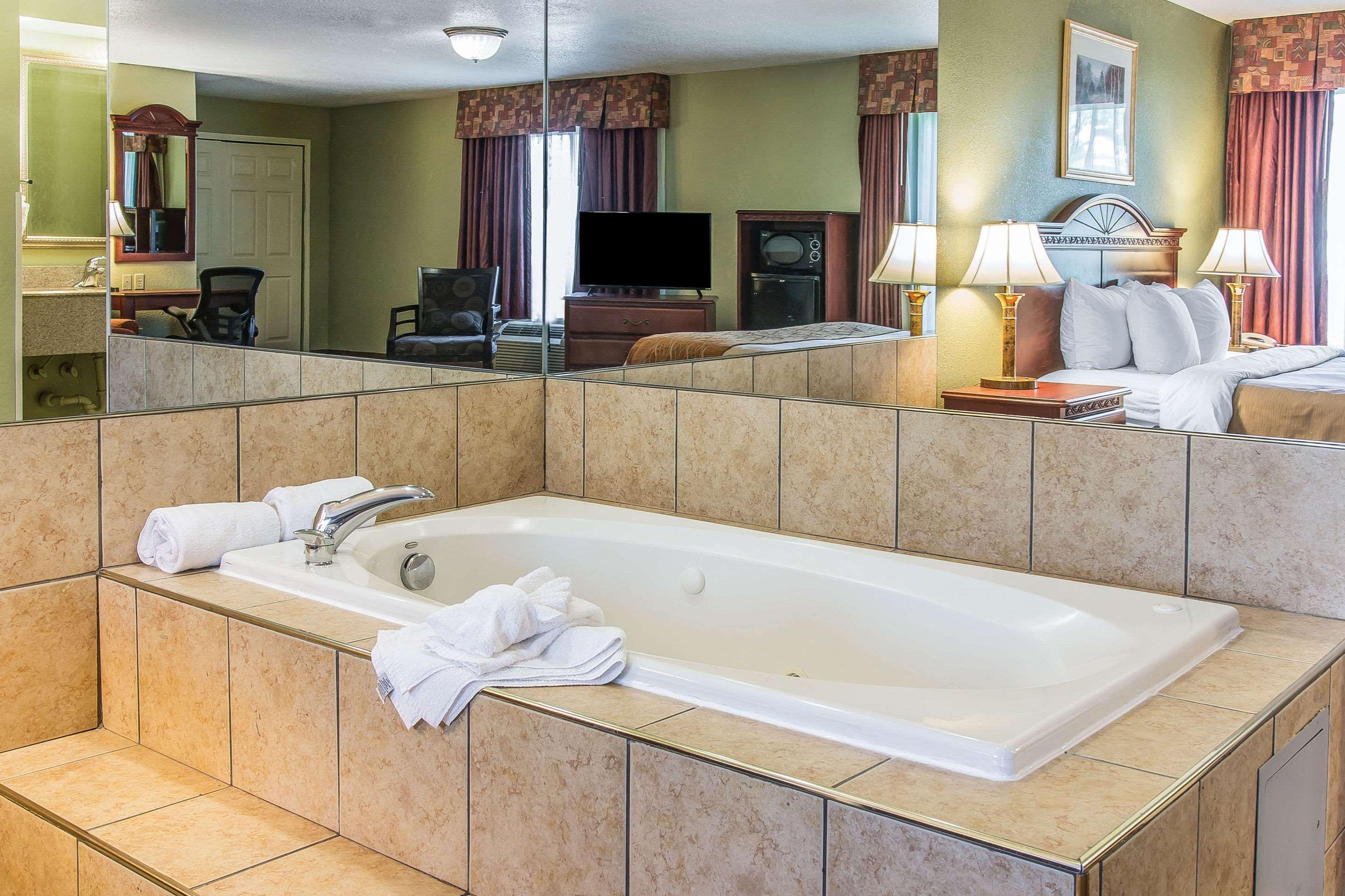Quality Inn & Suites Ann Arbor Hwy 23 Εξωτερικό φωτογραφία